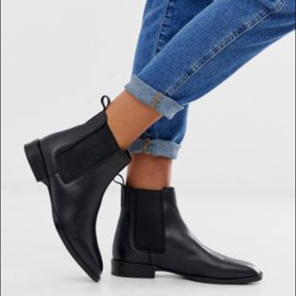 BNIB! Leather ASOS Chelsea boots!